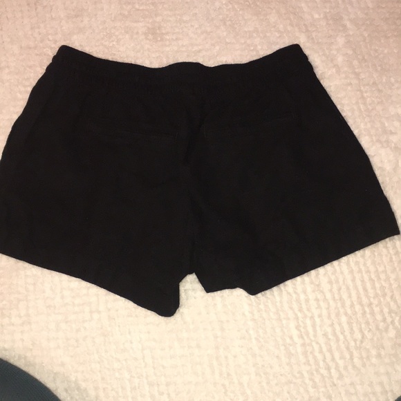Old navy black shorts - Picture 2 of 3